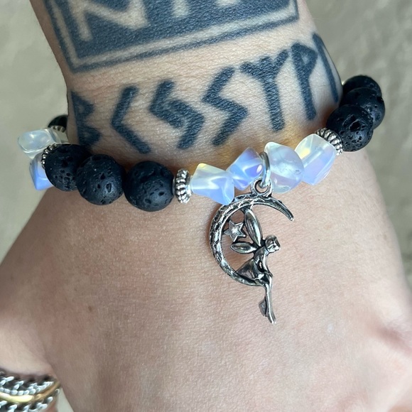 Lava rock & iridescent opalite chips fairy moon star bead bracelet boho - Picture 3 of 10